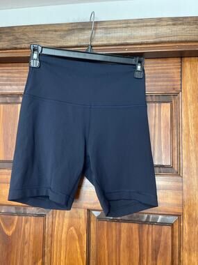 Lululemon bike shorts navy size 6